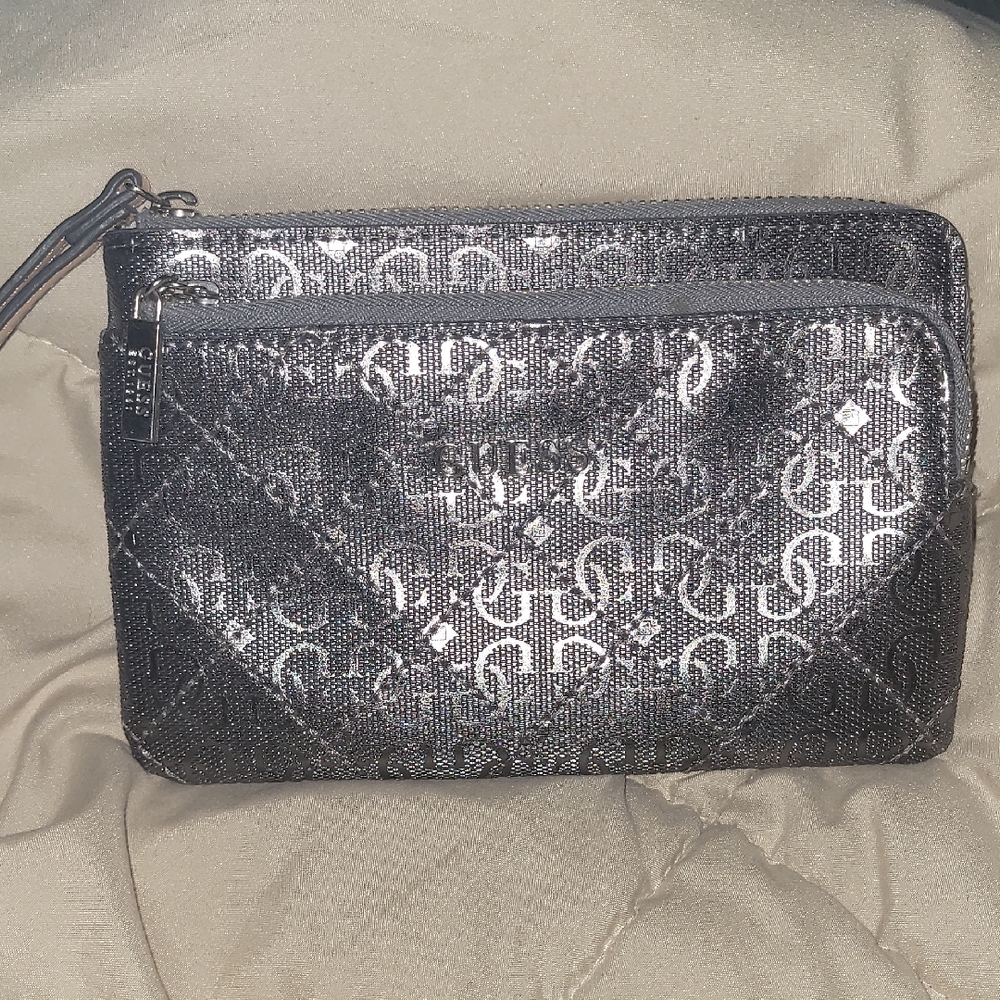 Guess Double Zip Wristlet EUC